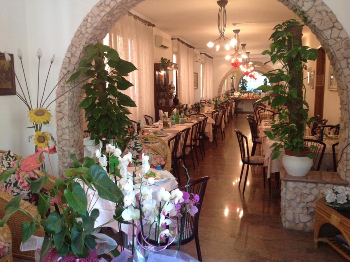 Hotel Pensione Ornella Cesenatico Buitenkant foto