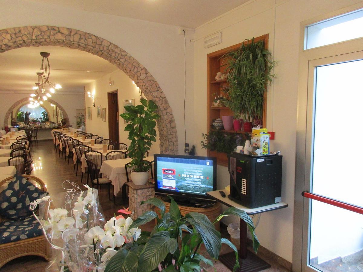 Hotel Pensione Ornella Cesenatico Buitenkant foto