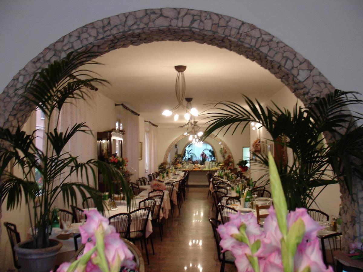 Hotel Pensione Ornella Cesenatico Buitenkant foto
