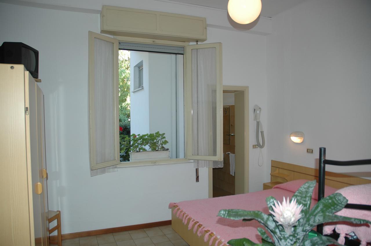 Hotel Pensione Ornella Cesenatico Buitenkant foto